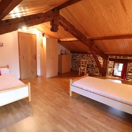 Hébergement de vacances Maison De Caractere Renovee - 6 Pers, Jardin, Terrasse, Cheminee, Proche Activites Nature - Fr-1-742-337